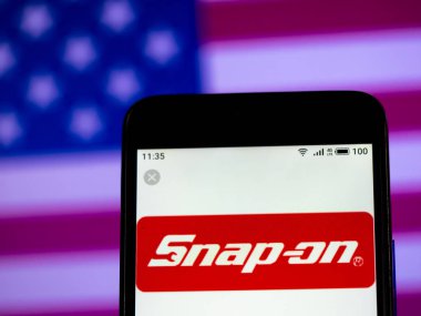 Kiev, Ukrayna - 11 Ocak 2019: Takılabilir üretim şirket logosu akıllı telefon görüntülenen gördüm.