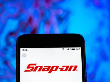 Kiev, Ukrayna - 11 Ocak 2019: Takılabilir üretim şirket logosu akıllı telefon görüntülenen gördüm.