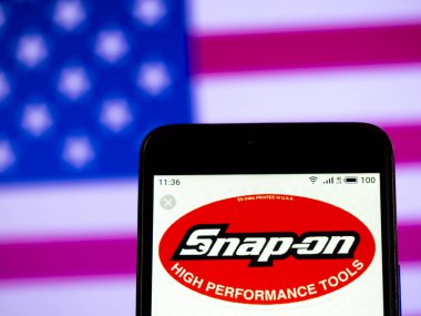 Kiev, Ukrayna - 11 Ocak 2019: Takılabilir üretim şirket logosu akıllı telefon görüntülenen gördüm.