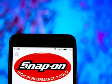 Kiev, Ukrayna - 11 Ocak 2019: Takılabilir üretim şirket logosu akıllı telefon görüntülenen gördüm.