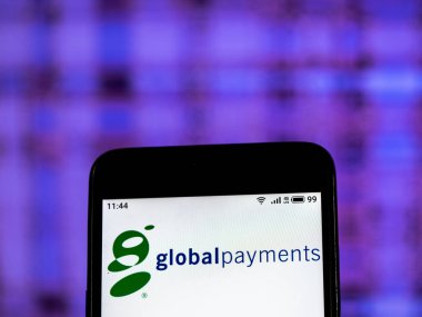 Kiev, Ukrayna - 11 Ocak 2019: Küresel ödemeler şirket logosu akıllı telefon görüntülenen gördüm.