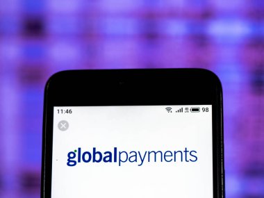 Kiev, Ukrayna - 11 Ocak 2019: Küresel ödemeler şirket logosu akıllı telefon görüntülenen gördüm.