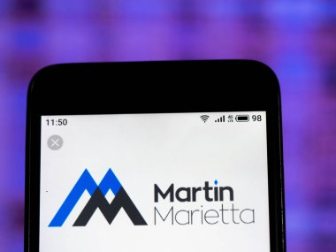 Kiev, Ukrayna - 11 Ocak 2019: Martin Marietta malzemeleri yapı malzeme şirket logosu akıllı telefon görüntülenen gördüm.