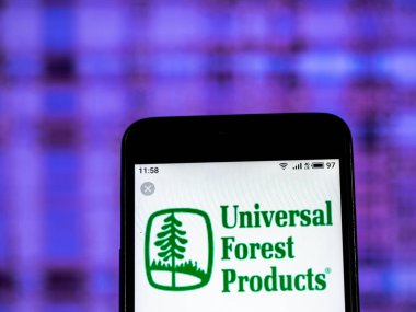 Kiev, Ukrayna - 11 Ocak 2019: Şirket logosu evrensel orman ürünleri kereste akıllı telefon görüntülenen gördüm.