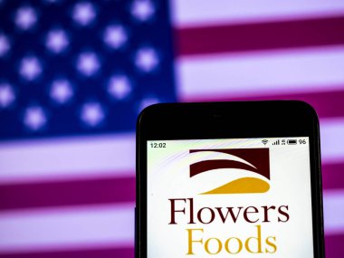 Kiev, Ukrayna - 11 Ocak 2019: Çiçek gıdalar ekmek şirket logosu akıllı telefon görüntülenen gördüm.