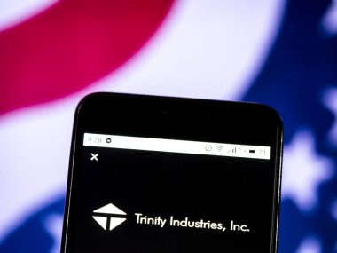 Kiev, Ukrayna - 13 Ocak 2019: Trinity sanayi Kurumsal Grup Şirket logosu akıllı telefon görüntülenen gördüm.