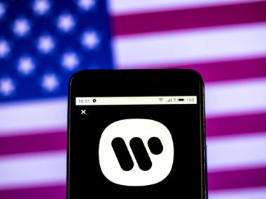 Kiev, Ukrayna - Jan 14, 2019: Warner Music Group şirket logosu akıllı telefon görüntülenen gördüm.