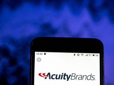 Kiev, Ukrayna - 16 Ocak 2019: Keskinliği marka şirket logosu akıllı telefon görüntülenen gördüm