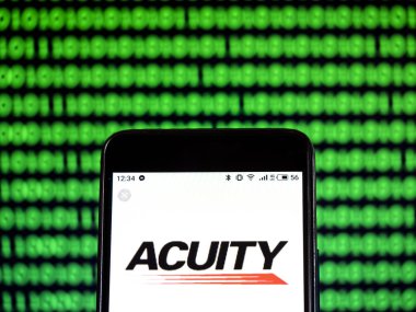 Kiev, Ukrayna - 16 Ocak 2019: Keskinliği marka şirket logosu akıllı telefon görüntülenen gördüm