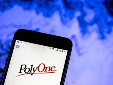Kiev, Ukrayna - 16 Ocak 2019: Polyone Corporation Plastik malzeme ve reçine üretim şirketi logosu akıllı telefonda görüntülendi görüldü
