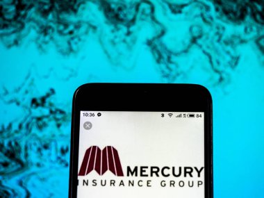 Kiev, Ukrayna - 17 Ocak 2019: Merkür genel sigorta şirket logosu akıllı telefon görüntülenen gördüm