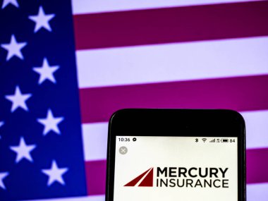 Kiev, Ukrayna - 17 Ocak 2019: Merkür genel sigorta şirket logosu akıllı telefon görüntülenen gördüm