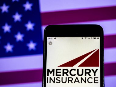 Kiev, Ukrayna - 17 Ocak 2019: Merkür genel sigorta şirket logosu akıllı telefon görüntülenen gördüm