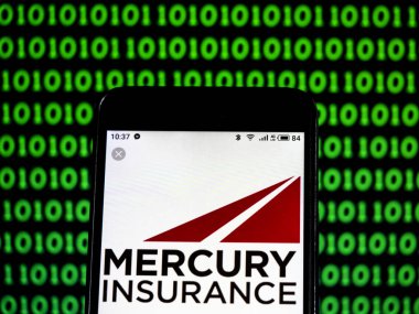 Kiev, Ukrayna - 17 Ocak 2019: Merkür genel sigorta şirket logosu akıllı telefon görüntülenen gördüm