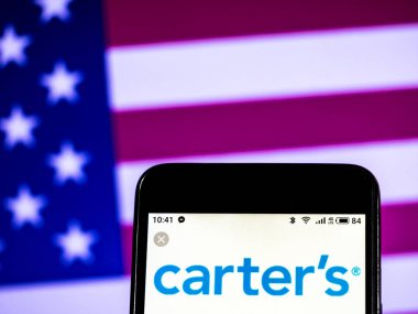 Kiev, Ukrayna - 17 Ocak 2019: Carter'ın Giyim şirketi logosu akıllı telefonda görüntülendi