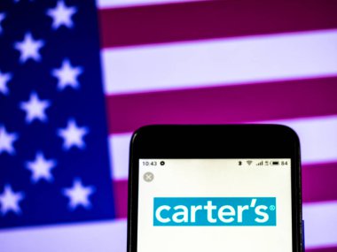 Kiev, Ukrayna - 17 Ocak 2019: Carter'ın Giyim şirketi logosu akıllı telefonda görüntülendi