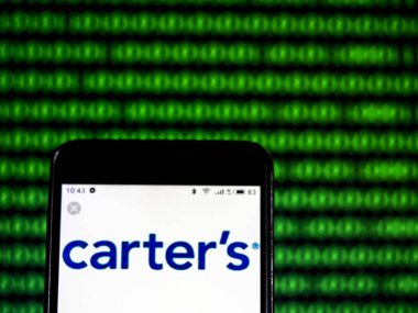Kiev, Ukrayna - 17 Ocak 2019: Carter'ın Giyim şirketi logosu akıllı telefonda görüntülendi