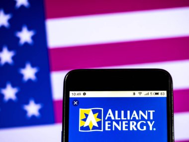 Kiev, Ukrayna - 17 Ocak 2019: Alliant enerji genel yarar şirket logosu akıllı telefon görüntülenen gördüm