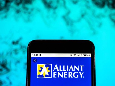 Kiev, Ukrayna - 17 Ocak 2019: Alliant enerji genel yarar şirket logosu akıllı telefon görüntülenen gördüm