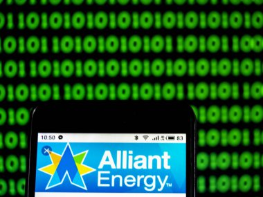 Kiev, Ukrayna - 17 Ocak 2019: Alliant enerji genel yarar şirket logosu akıllı telefon görüntülenen gördüm