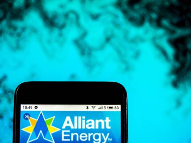 Kiev, Ukrayna - 17 Ocak 2019: Alliant enerji genel yarar şirket logosu akıllı telefon görüntülenen gördüm