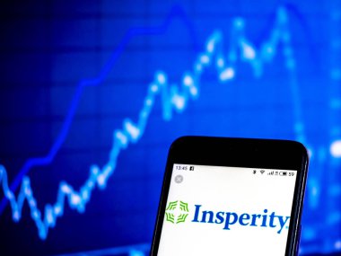 Kiev, Ukrayna - 18 Ocak 2019: Insperity şirket logosu akıllı telefon görüntülenen gördüm