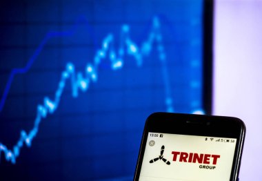 Kiev, Ukrayna - 18 Ocak 2019: Trinet bordro hizmetleri şirket logosu akıllı telefon görüntülenen gördüm