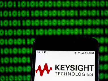 Kiev, Ukrayna - 18 Ocak 2019: Keysight Electronics şirket logosu akıllı telefonda görüntülendi