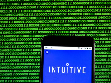 Kiev, Ukrayna - Jan 19, 2019: Sezgisel cerrahi şirket logosu akıllı telefon görüntülenen gördüm