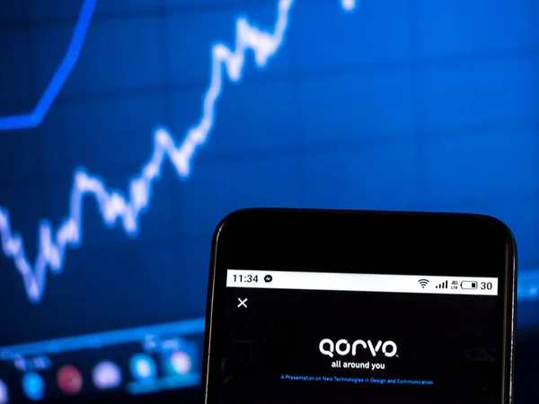 Kiev Ukraine Janeiro 2019 Logotipo Qorvo Company Exibido Telefone Inteligente — Fotografia de Stock