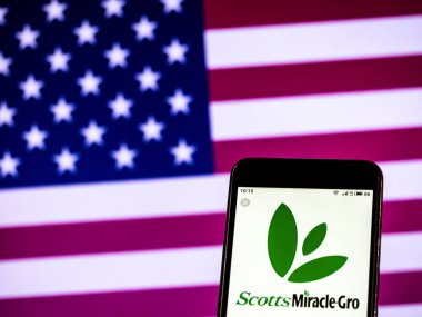 Kiev, Ukrayna - Jan 20, 2019: Scotts Miracle-Gro şirket logosu akıllı telefon görüntülenen gördüm