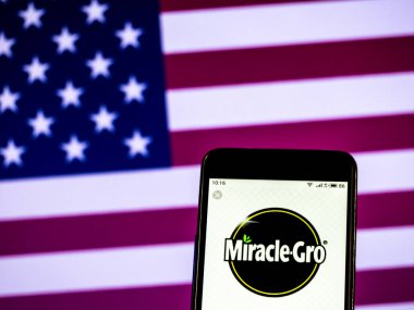 Kiev, Ukrayna - Jan 20, 2019: Scotts Miracle-Gro şirket logosu akıllı telefon görüntülenen gördüm