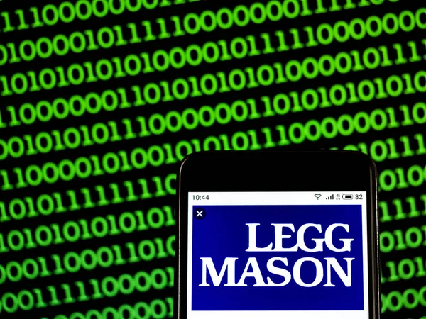 Kiev, Ukrayna - Jan 20, 2019: Legg Mason yatırım yönetim şirket logosu akıllı telefon görüntülenen gördüm