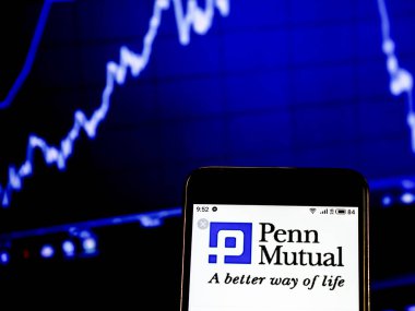 Kiev, Ukrayna - 22 Ocak 2019: Penn karşılıklı hayat sigorta şirketi logo bir akıllı telefon görüntülenen gördüm