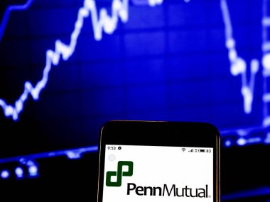 Kiev, Ukrayna - 22 Ocak 2019: Penn karşılıklı hayat sigorta şirketi logo bir akıllı telefon görüntülenen gördüm