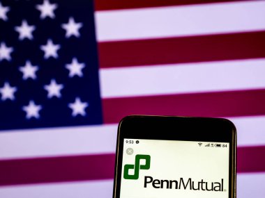 Kiev, Ukrayna - 22 Ocak 2019: Penn karşılıklı hayat sigorta şirketi logo bir akıllı telefon görüntülenen gördüm