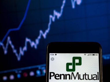 Kiev, Ukrayna - 22 Ocak 2019: Penn karşılıklı hayat sigorta şirketi logo bir akıllı telefon görüntülenen gördüm