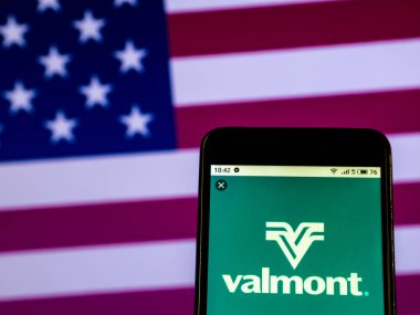 Kiev, Ukrayna - 22 Ocak 2019: Valmont imalat sanayi şirket logosu bir akıllı telefon görüntülenen gördüm