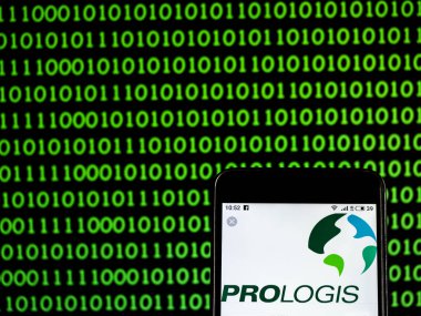 Kiev, Ukrayna - 24 Ocak 2019: Prologis gerçek emlak yatırım güven şirket logosu akıllı telefon görüntülenen gördüm