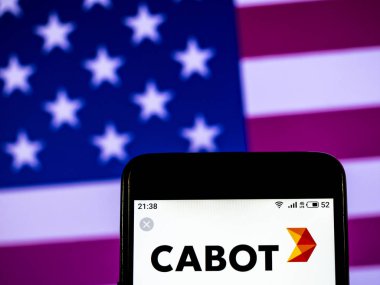Kiev, Ukrayna - 23 Ocak 2019: Cabot Corporation kimyasal şirket logosu akıllı telefon görüntülenen gördüm