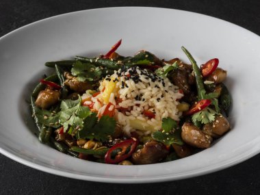 Risotto, sebze, tavuk fileto