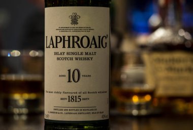 Kiev, Ukrayna - Jan28, 2019: Laphroaig 10 yıl eski barda gördüm viskisi sayaç