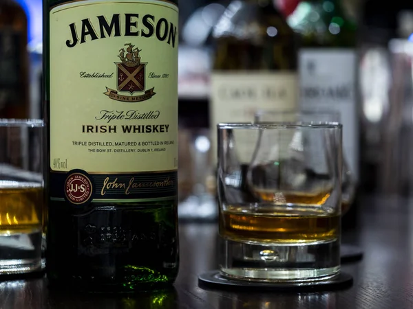 乌克兰基辅 2019年1月28日 在酒吧柜台看到詹姆森爱尔兰威士忌 — 图库照片