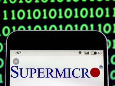 Kiev, Ukrayna - 6 Şubat 2019: Supermicro bilgi teknoloji şirket logosu akıllı telefon görüntülenen gördüm
