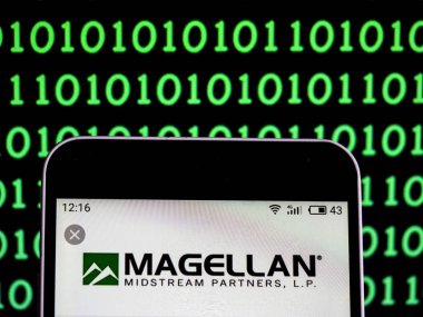 Kiev, Ukrayna - 6 Şubat 2019: Magellan yarı yolda at değiştirilmez ortakları listede halka açık şirket logosu akıllı telefon görüntülenen gördüm