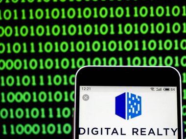 Kiev, Ukrayna - 7 Şubat 2019: Dijital Realty gerçek emlak yatırım güven şirket logosu akıllı telefon görüntülenen gördüm