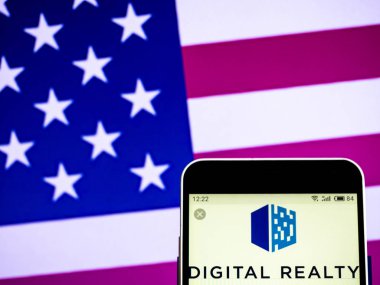 Kiev, Ukrayna - 7 Şubat 2019: Dijital Realty gerçek emlak yatırım güven şirket logosu akıllı telefon görüntülenen gördüm
