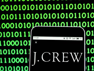 Kiev, Ukrayna - 10 Şubat 2019: J.Crew özel perakende şirket logosu akıllı telefon görüntülenen gördüm