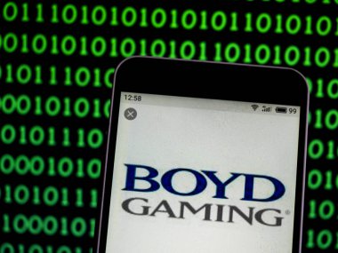 Kiev, Ukrayna - 9 Şubat 2019: Boyd Gaming misafirperverliği şirket logosu akıllı telefon görüntülenen gördüm