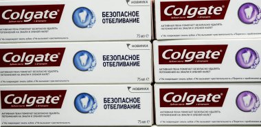 Kiev, Ukrayna - 9 Şubat 2019: Colgate-Palmolive, Colgate oral hijyen ürünleri Amerikan sanayii şirketi tarafından üretilen Colgate diş macunu.